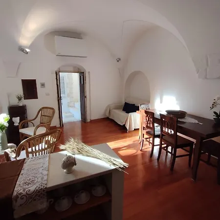 Girolamo Location * Cisternino
